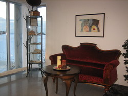 Sofa i lokalsamlinga