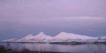 Utsikt til D&oslash;nnamannen fra &Aring;sen 14.1-2012. Fotograf Finn-St&aring;le Schurmann