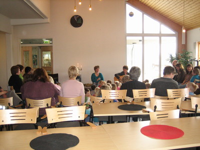 Eventyrstund i biblioteket Foto: Torunn Sandstad Næss