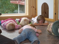 Lyttestund i barnehagen.jpg Lyttestund i barnehagen.jpg