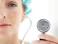 sykepleier med stetoskop