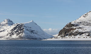 Haugnes mot Langfjorden. Foto: Jon Haugen