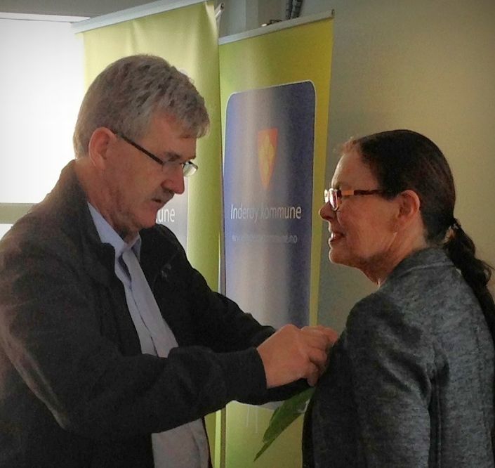 Reidun takkes av med Rådmannen Picasa Reidun takkes av med Rådmannen