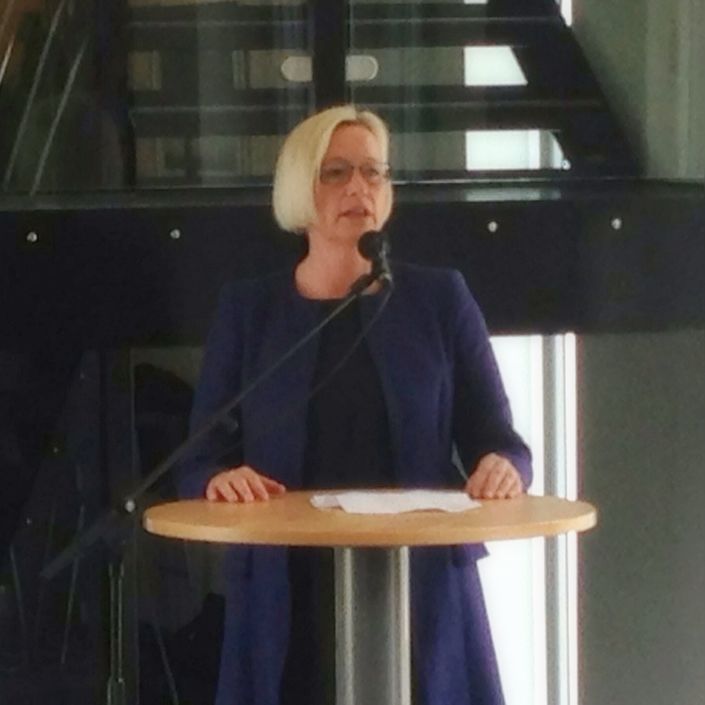 Samferdselsminister Marit Arnstad åpnet Inderøyfest Picasa Samferdselsminister Marit Arnstad åpnet Inderøyfest