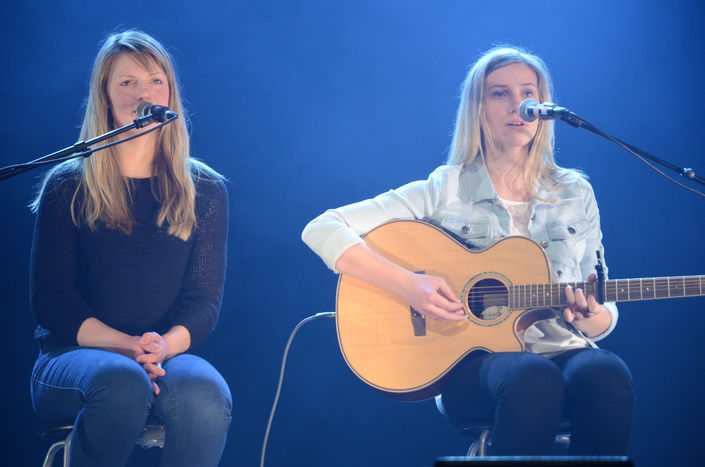 Jenny og Julie Skagen - Foto Inderøyningen August Leinan Jenny og Julie Skagen - Foto Inderøyningen