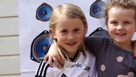 Bilde av barn fra musikkvideoen "Vi e gjengen fra Solstrand barnehage"