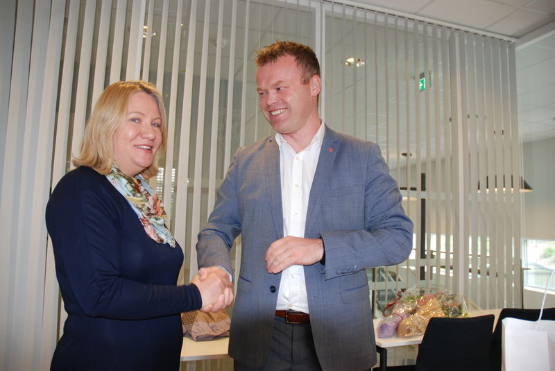 KMDs statssekretær Kristin Holm Jensen og ordfører Espen Granberg Johnsen.