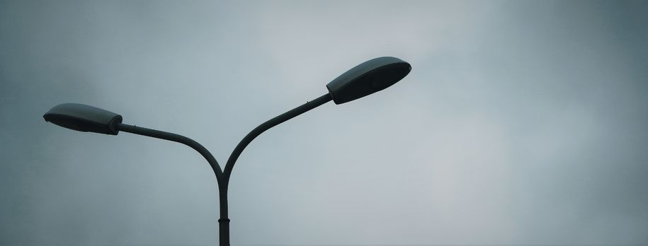Bilde av mørklagt gatelys