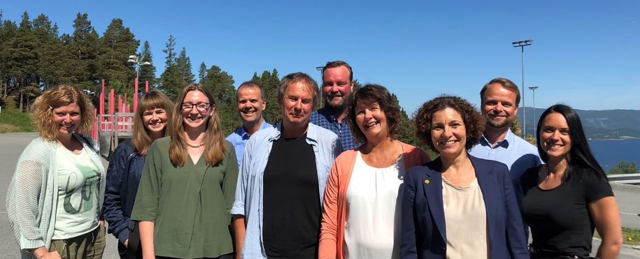 Fra venstre: Lill Anita Bensvik, Cecilie Marie Karlsen, Cecilia Lyche, Rien Rouw, Morten Mørkved, Matz Ulstad, Ester Sandtrø, Beatriz Pont, Jørn Indergård og Rita Viken Kvamvold. OECD-besøk på Sveberg skole