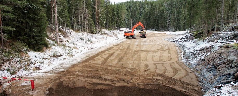 Det er plass til omlag 70 biler på parkeringsplassen.