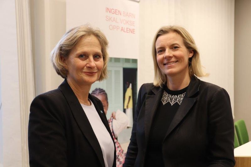 Ragnhild Dyrdahl i SOS-barnebyer og ordfører Ingunn Trosholmen,