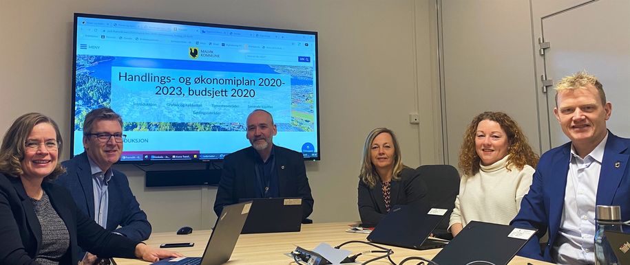 Fra venstre: Anne Irene Enge, Einar Spjøtvoll, Carl-Jakob Midttun, Tone Østvang, Ros-Mari Berre og Jens Berget. Fra venstre: Anne Irene Enge, Einar Spjøtvoll, Carl-Jakob Midttun, Tone Østvang, Ros-Mari Berre og Jens Berget.
