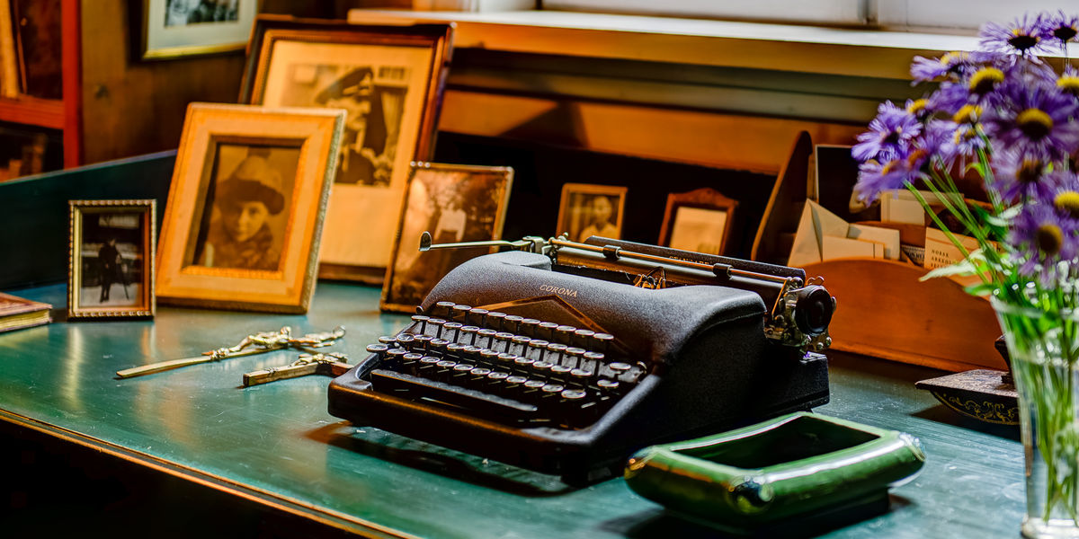Sigrid Undsets skrivebord (Foto Ian Brodie) 