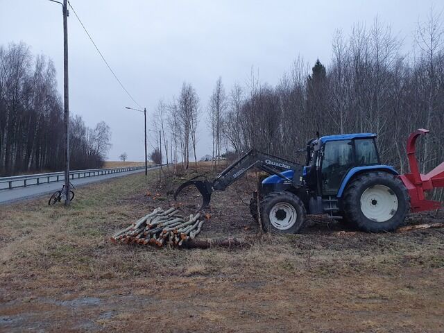 Vegetasjonsrydding langs fylkesvegen for å forebygge viltpåkjørsler