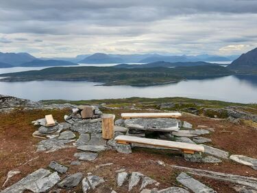 Utsikt fra gapahuken på Skattørfjellet