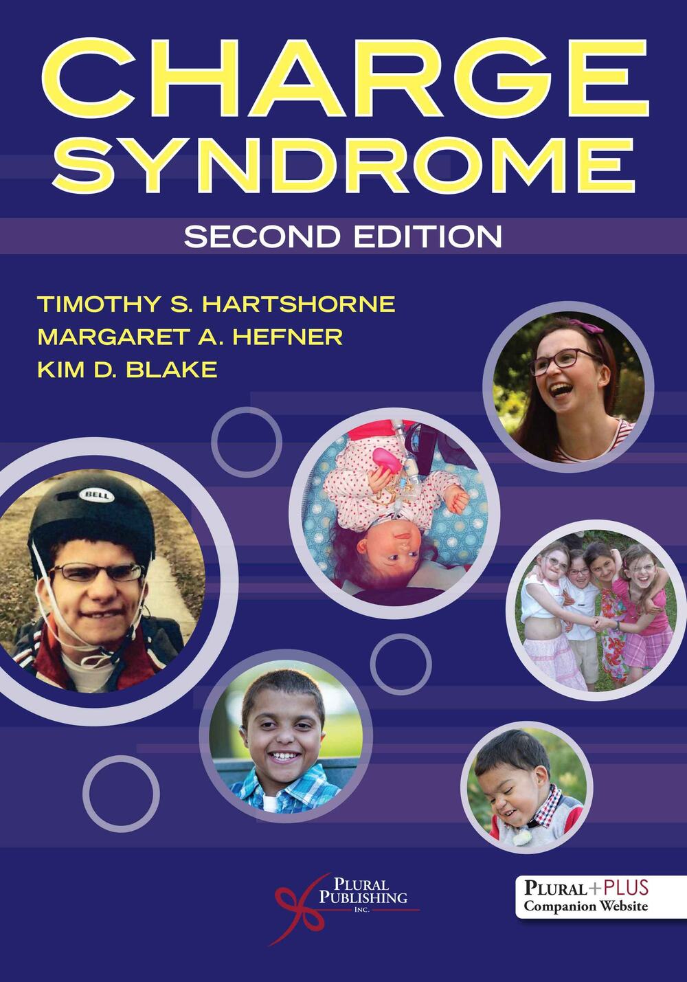 Forside på bok om CHARGE-syndrom, seks runde bilder av ulike barn med CHARGE i aktivitet.