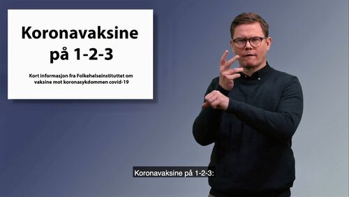 Skjermbilde av en mann som på tegnspråk forteller om vaksine mot koronasykdommen covid-19.
