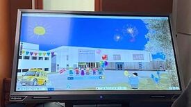Gro Hallan Tønsberg Illustrasjon av ny skole på dataskjerm.