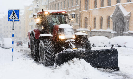 17940338-plow-removing-snow-from-city-street-in-stockholm
