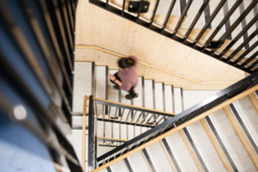 Det er over 180 brannhendelser i norske skoler per år, og røykskader er et stort problem. Foto: SINTEF