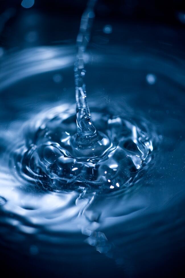 1635683-water-drop