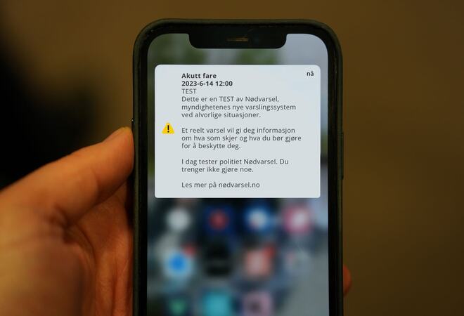 Illustrasjonsfoto Flickr Test av nødvarsel på mobil.jpg