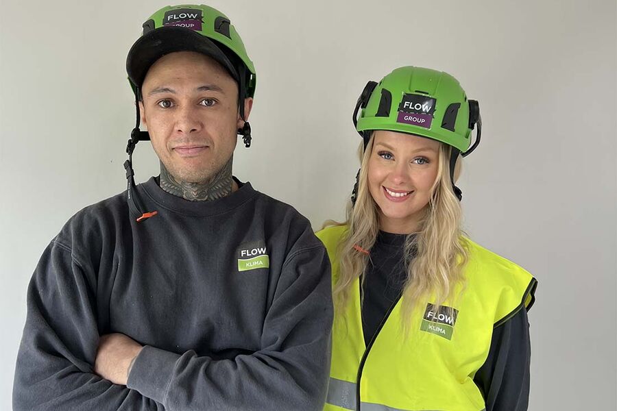 Maren Kristine Jystad og Erik Krog hadde i starten av juni sin første dag som klimamontører hos FLOW Klima Trøndelag.