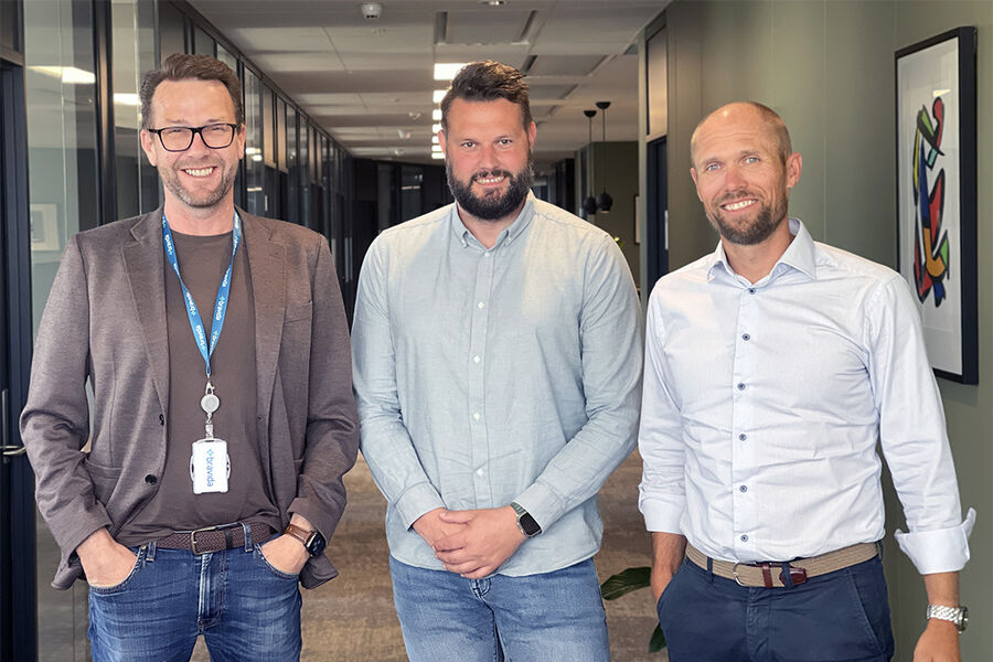 Håvard Kristiansen, Kåre Klingenberg og Trond-Lauritz Larsen gleder seg over Bravidas automasjonssatsing både nasjonalt og nå spesifikt i Agder.