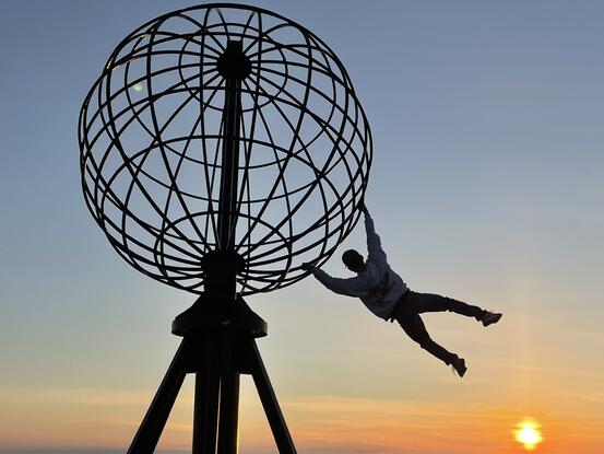 Bilde av globen på Nordkapplatået