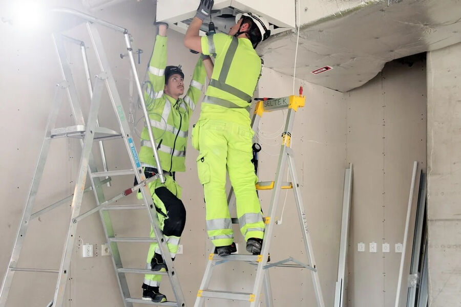 Innleie fra produksjonsbedrifter er fortsatt lov. Illustrasjonsfoto: Håndverksdata AS.