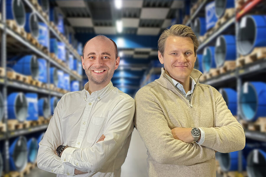 På bildet ser vi fra venstre, Erlend Klæboe, salgssjef i Camfil, og Stefan Myhre Pettersen, salgssjef for ventilasjon i Lindab.