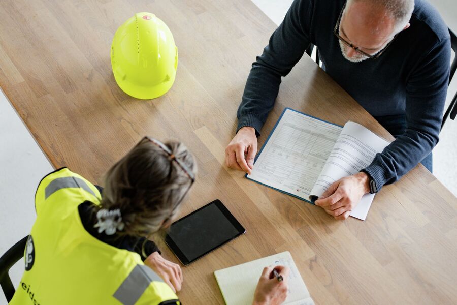 Fra 1. januar kan Arbeidstilsynet føre tilsyn med at flere krav enn tidligere er ivaretatt i offentlige kontrakter. FOTO: Ole Ekker/Arbeidstilsynet.