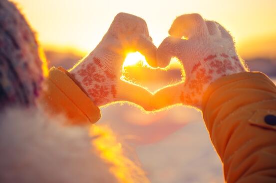 23444032-woman-hands-in-winter-gloves-heart-symbol-shaped
