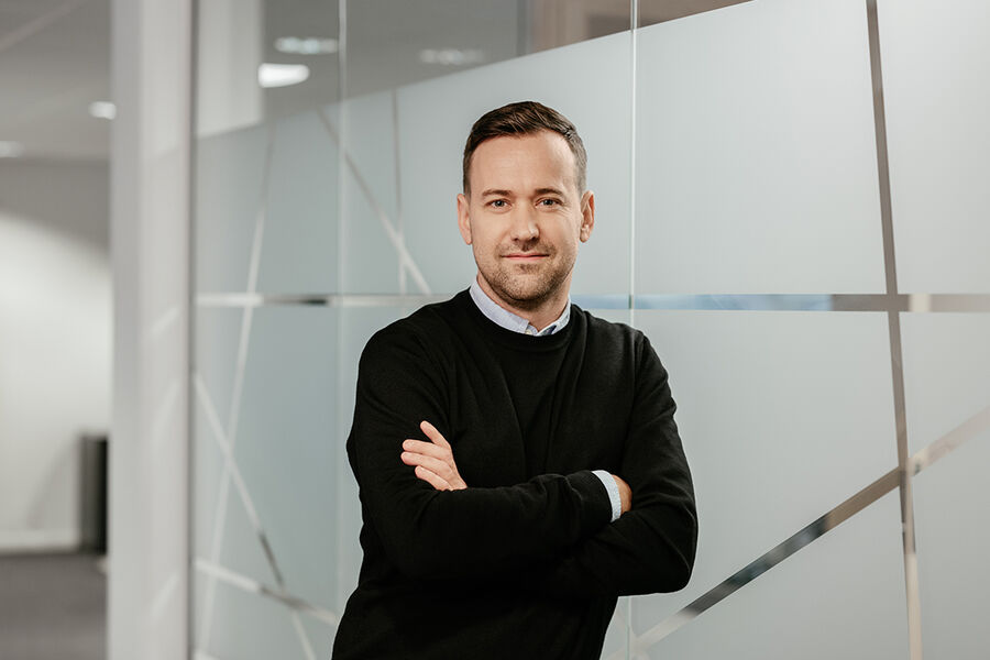 – For driftspersonell gir en digital tvilling en smidig og riktig tilgang til informasjonen som trengs under et oppdrag. Dette kan være prediktiv styring, i større grad automatisk og fjerntilgang på vedlikeholdsarbeid og lettere navigering i bygget, sier Lars Jørgen Stenvaag, kategorisjef Elektro i Backe. Einar Aslaksen Einar Aslaksen