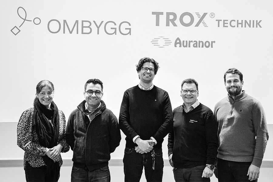 På bildet ser vi fra venstre, Torunn Lismoen, TROX Auranor, Jawad Azadmehr, Ombygg AS, John Georg Storvik, TROX Auranor, Sturla Ingebrigtsen, TROX Auranor og Martin Eid, Resirqel. TROX Auranor Norge AS