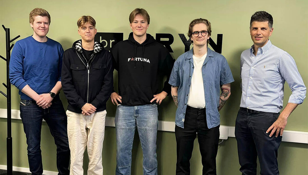 På bildet ser vi, avdelingsleder Entreprise, Tom Øyen, Fredrik Sørensen Mørk, Petter Nilsen, Leopoldo Skarsaune Terzi, avdelingsleder Ettermarked og Emil Andreas Zahl, prosjektleder Trondheim Rehab, og faglig leder i Bryn Byggklima. På bildet ser vi, avdelingsleder Entreprise, Tom Øyen, Fredrik Sørensen Mørk, Petter Nilsen, Leopoldo Skarsaune Terzi, avdelingsleder Ettermarked og Emil Andreas Zahl, prosjektleder Trondheim Rehab, og faglig leder i Bryn Byggklima.