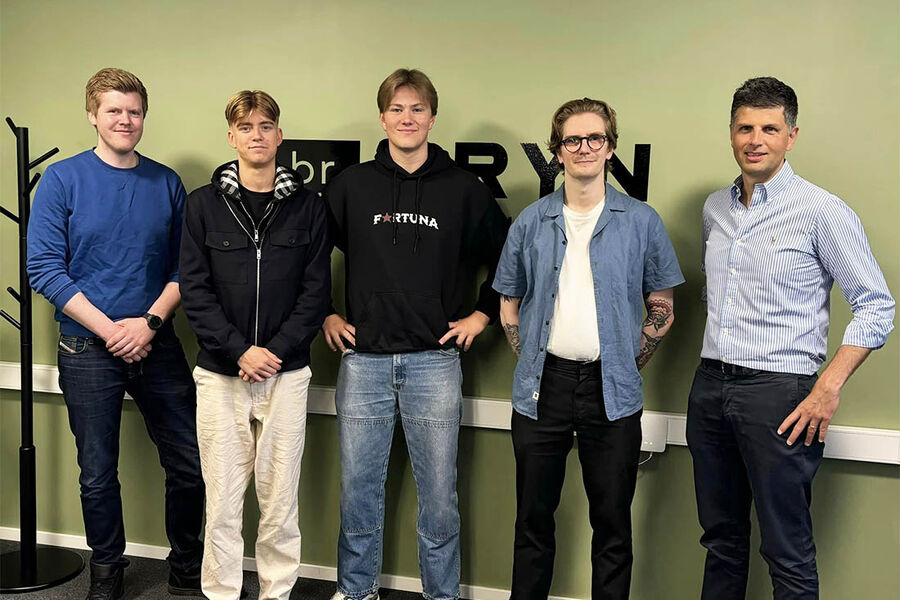 På bildet ser vi, avdelingsleder Entreprise, Tom Øyen, Fredrik Sørensen Mørk, Petter Nilsen, Leopoldo Skarsaune Terzi, avdelingsleder Ettermarked og Emil Andreas Zahl, prosjektleder Trondheim Rehab, og faglig leder i Bryn Byggklima.