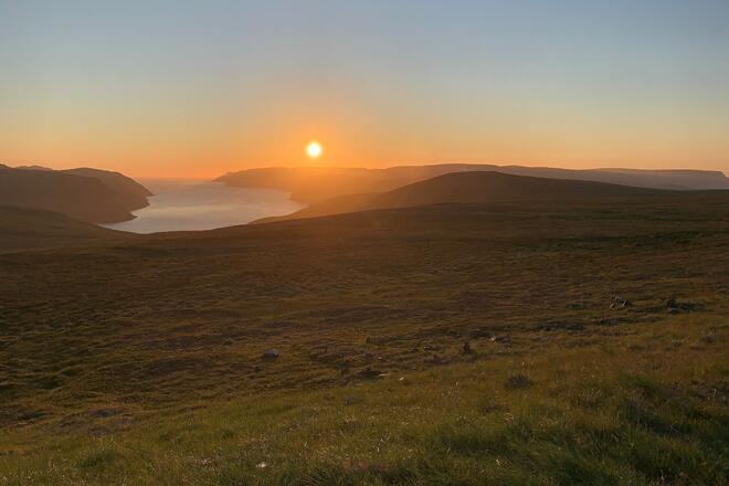 Midnattssol over Tufjorden.