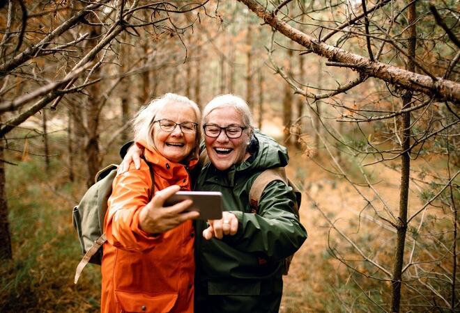 Å vera aktivitetsven skal vera kjekt for begge to. Illustrasjonsfoto.