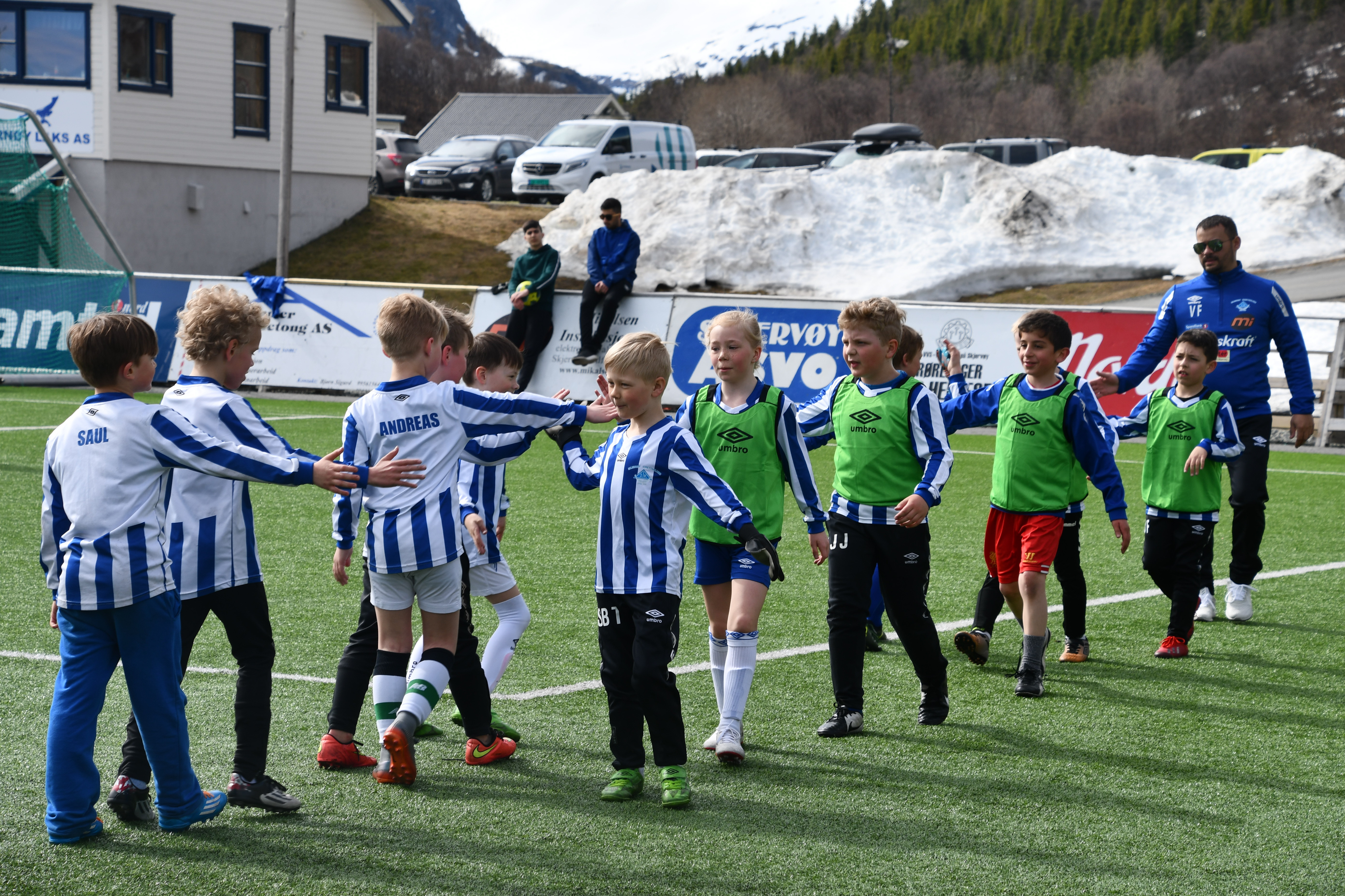 Barn som spiller fotball