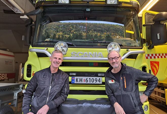 Kjell Inge Sanden (t.h) og Asle Figenschau har rykt ut for Lærdal brann og redning for siste gong.