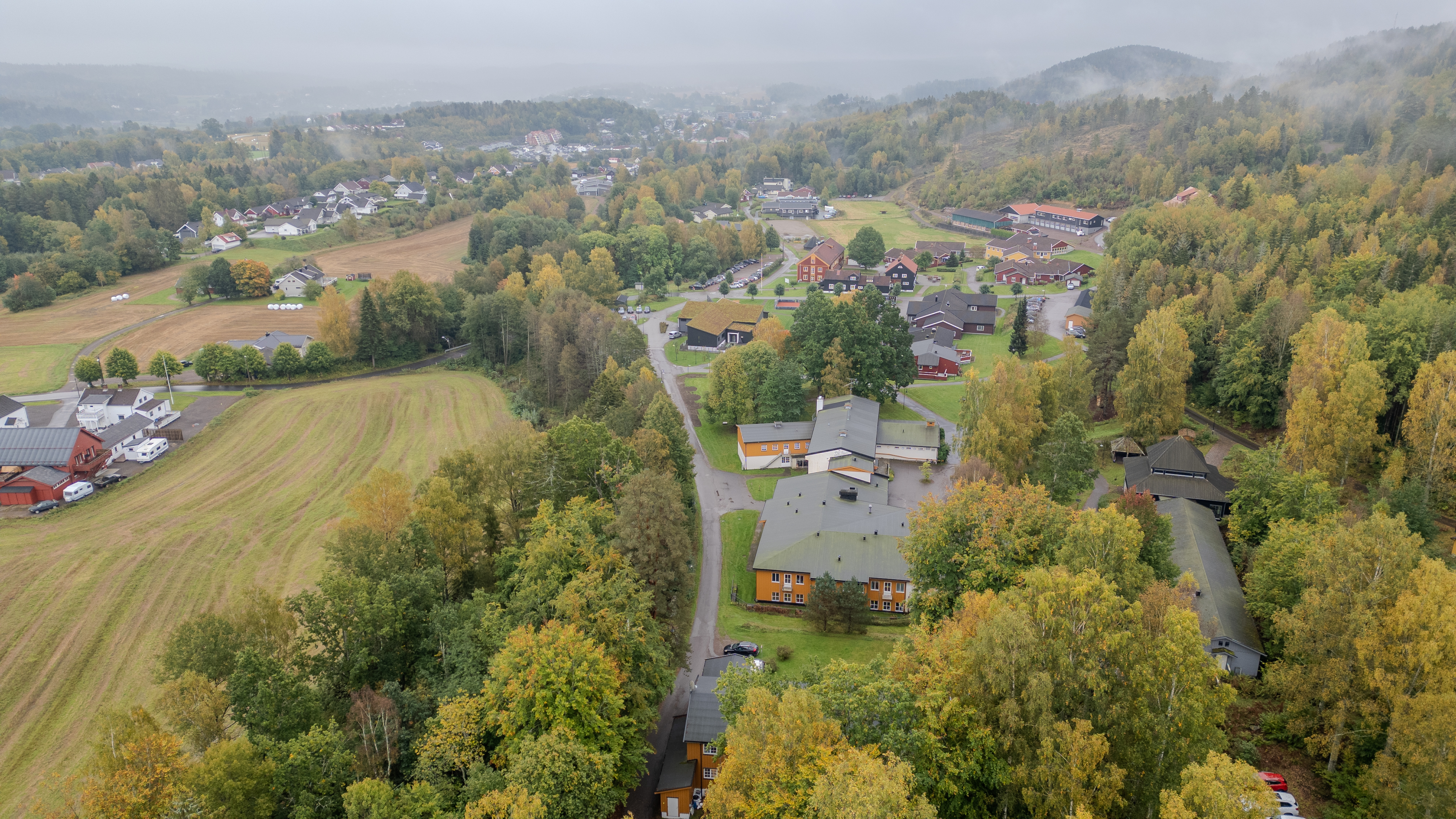 Dronebilde av bygninger.