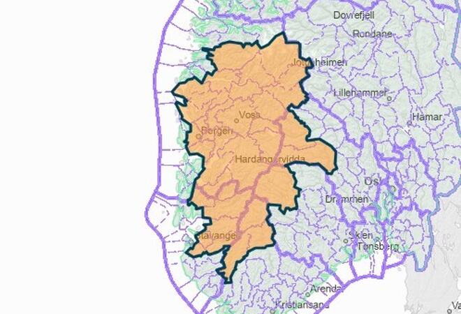 Kartet syner at det er varsla flaumfare på oransje nivå over stort sett heile Vestlandet frå natt til torsdag. Skjermdump frå varsom.no