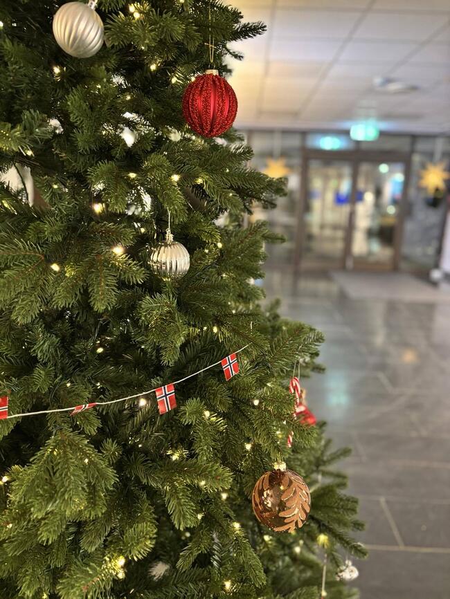 Julefreden skal snart til å senke seg, også på Rådhuset.