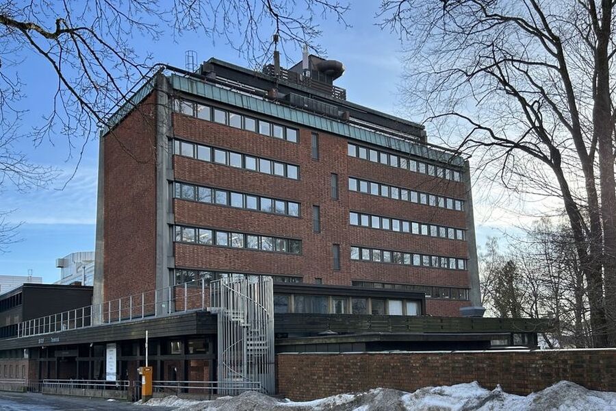 I dette bygget fra 1960-tallet har SINTEF og GK testet smart styring av oppvarmingen. Foto: SINTEF I dette bygget fra 1960-tallet har SINTEF og GK testet smart styring av oppvarmingen. Foto: SINTEF