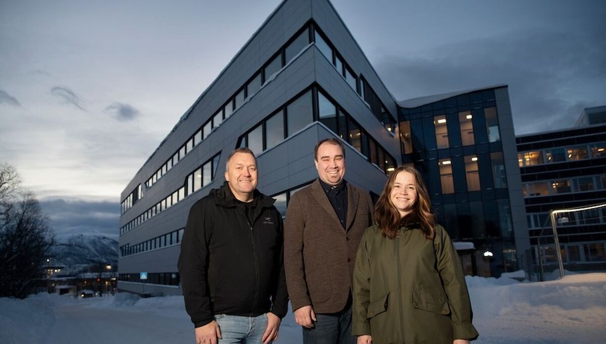 F.v. Roy Heggelund, prosjektleder i Consto, Øyvind Eklo, prosjektsjef i Siva og Ida Bordi Stene, Constos BREEAM-ansvarlig. Foto: Siva