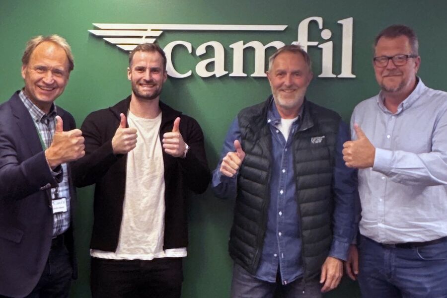 Bildet: fra venstre Jan-Erik Kleven- Camfil Norge, William Dante - Scand Industrimiljø, Tony Dante – Scand Industrimiljø og Pål Østbøll – Camfil Norge. Foto: Camfil Norge