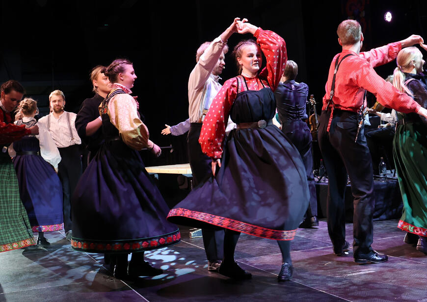 NB!Dansefest etter Rotnheims Knut