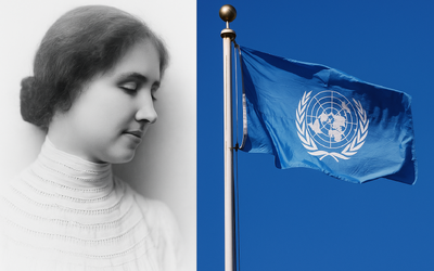 FNs internasjonale dag for døvlindhet er satt til Helen Kellers fødselsdag. Hun var en verdenskjent talskvinne for døvblindes rettigheter. To bilder ved siden av hverandre. Til venstre et svart portrettbilde av en kvinne som ser mot høyre. Venstre bildet er av et blått flagg med hvite tegn på.
