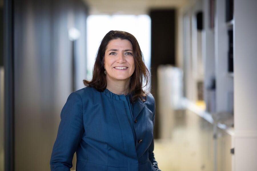 Sonja Horn, administrerende direktør i Entra, er fornøyd med at Entra er det første norske, og det andre eiendomsselskapet i Europa, som har fått sine klimamål verifisert av SBTi etter den nye standarden for eiendomssektoren. Foto: Morten Brakestad